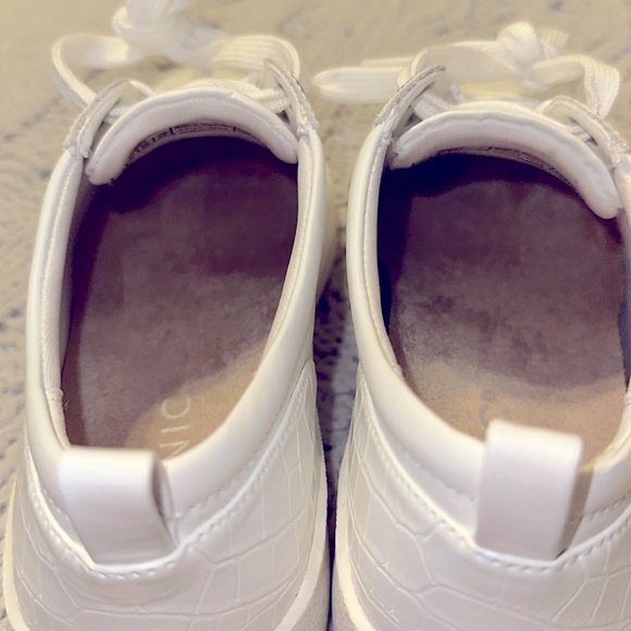 Vionic White Nappa Leather Sneaker with embossed details - Picture 8 of 13